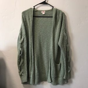 Women’s green cardigan w/ sleeve detailing